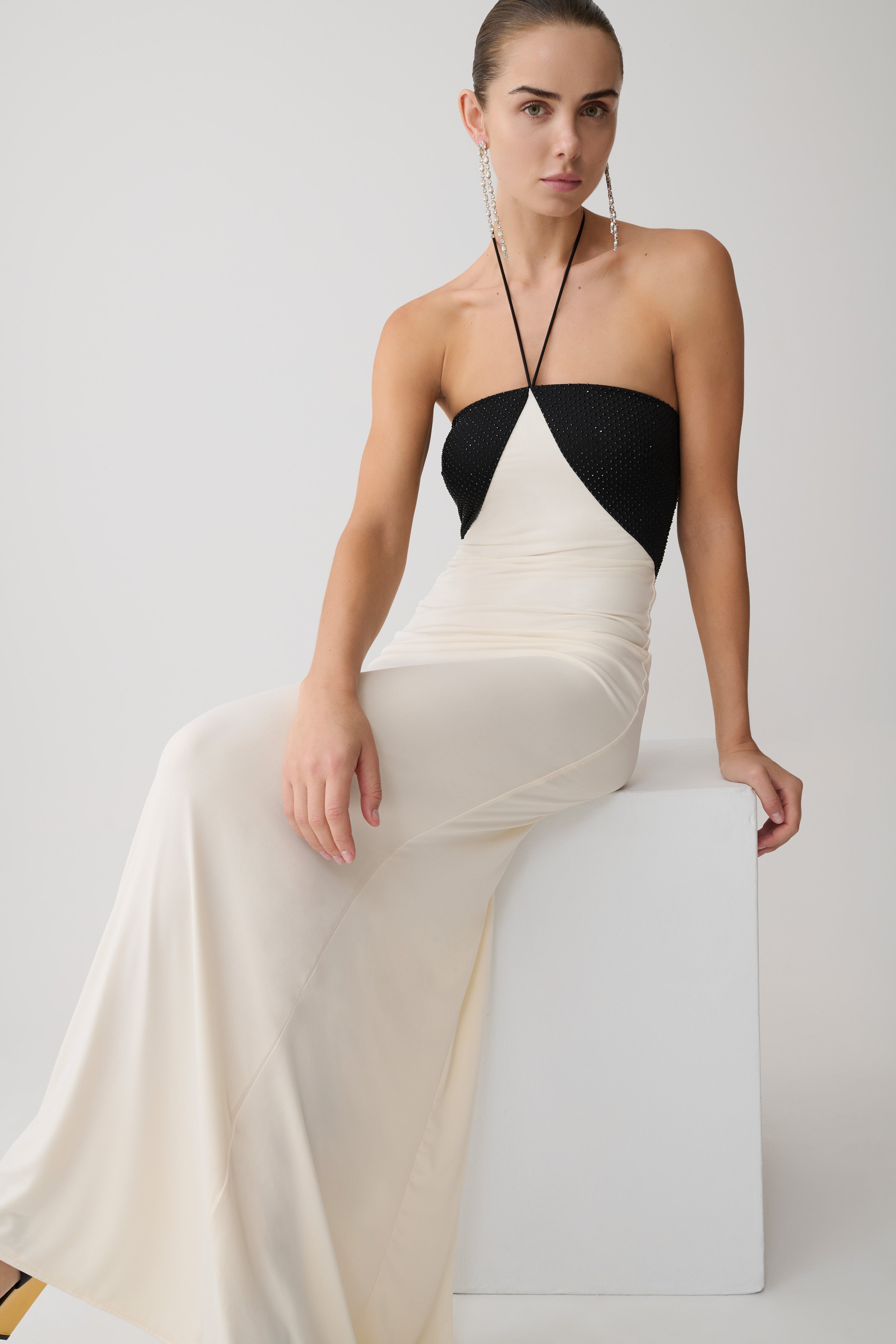 Hien Sequin Halter Langrok - Swart/Ivoor